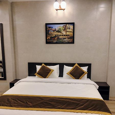 Puri Inn Varanasi Eksteriør billede