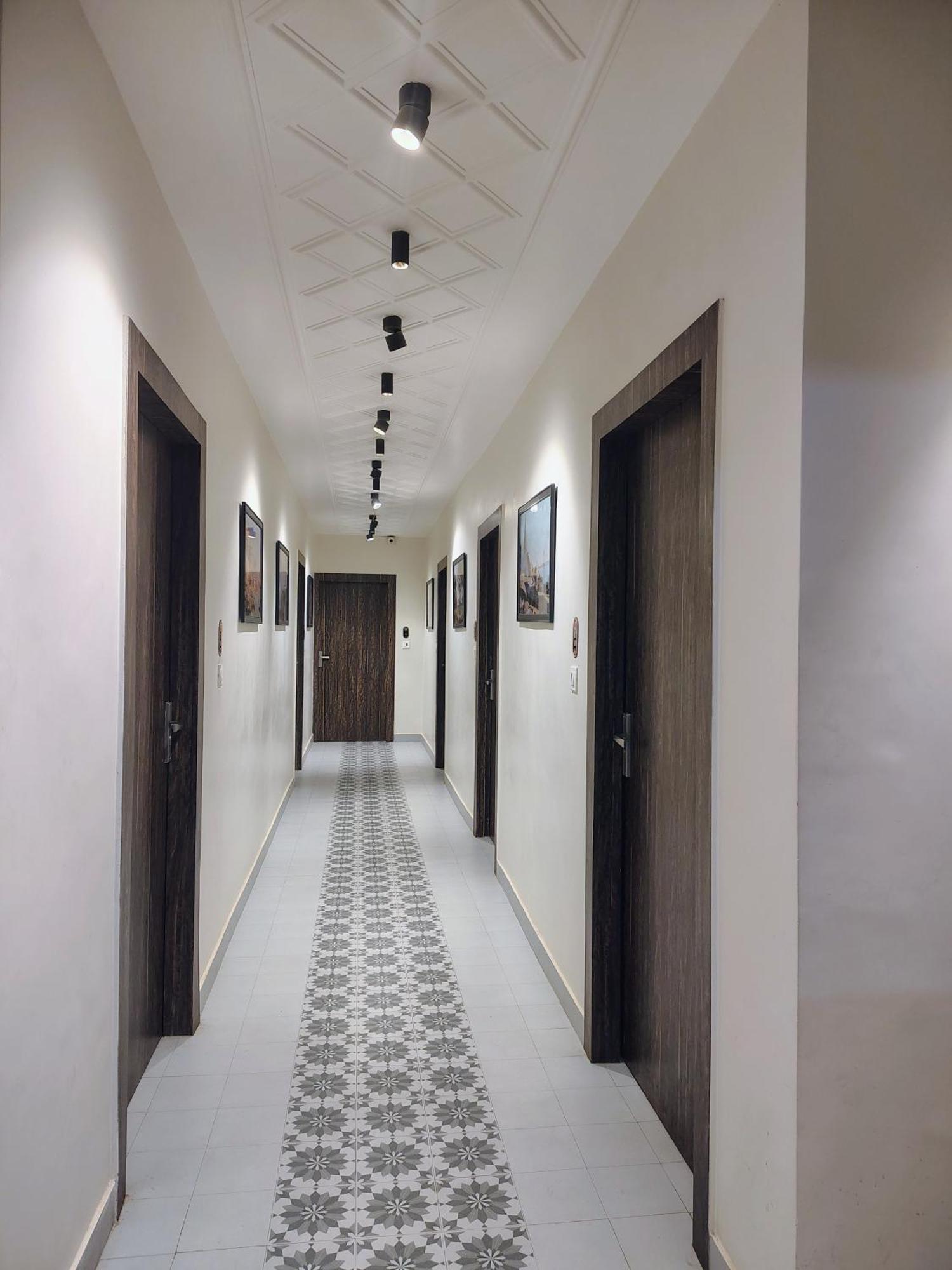 Puri Inn Varanasi Eksteriør billede